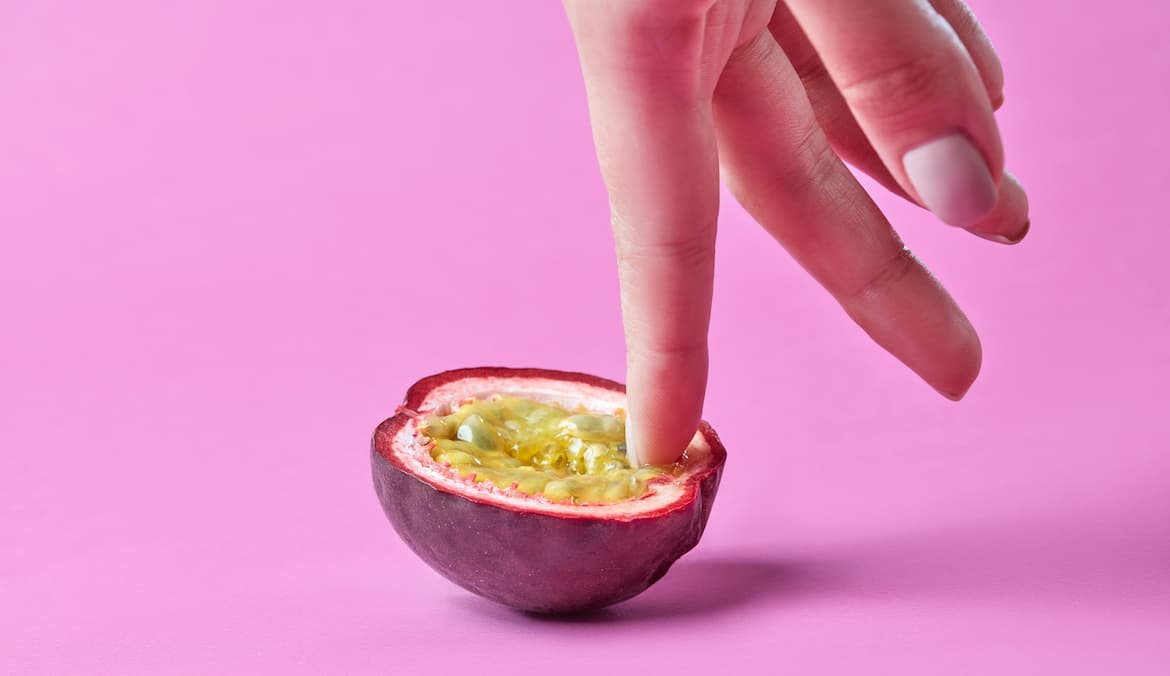 Featured image for Your Expert-Backed Guide To Fingering Yourself For Stronger Orgasms